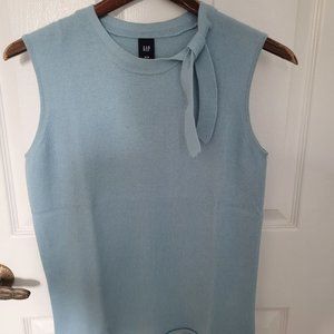 Classic Jackie O Inspired Light Blue Shell from Gap - Women's Size Mediu…